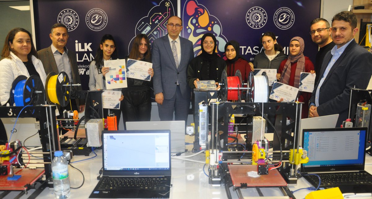 Mevlana_ka's tweet photo. Ajansımız tarafından, Robotik Kodlama ve Temel Arduino Eğitimleri kapsamında Meram Atatürk MTAL Bilişim Teknolojileri Bölümü öğrencilerine yönelik olarak düzenlenen 4.grup eğitimleri tamamlandı.

Eğitimlerin ardından öğrencilere sertifikaları verildi.

@TCSanayi @KalkinmaAjansGM https://t.co/L6la3kKEFa