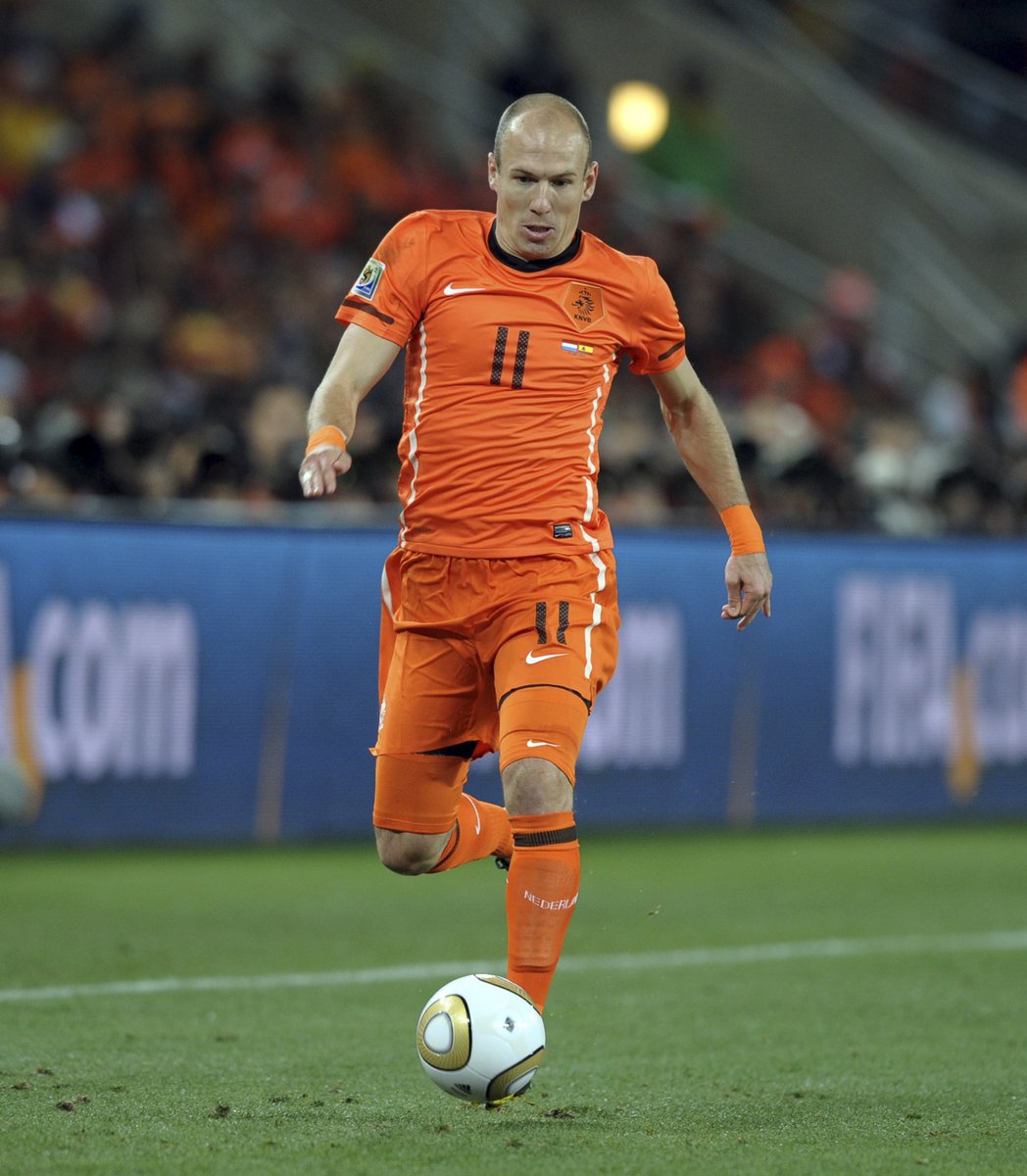 FIFAWorldCup's tweet photo. 2010:

🇳🇱 Sneijder / Robben https://t.co/FZDj1n4pw1