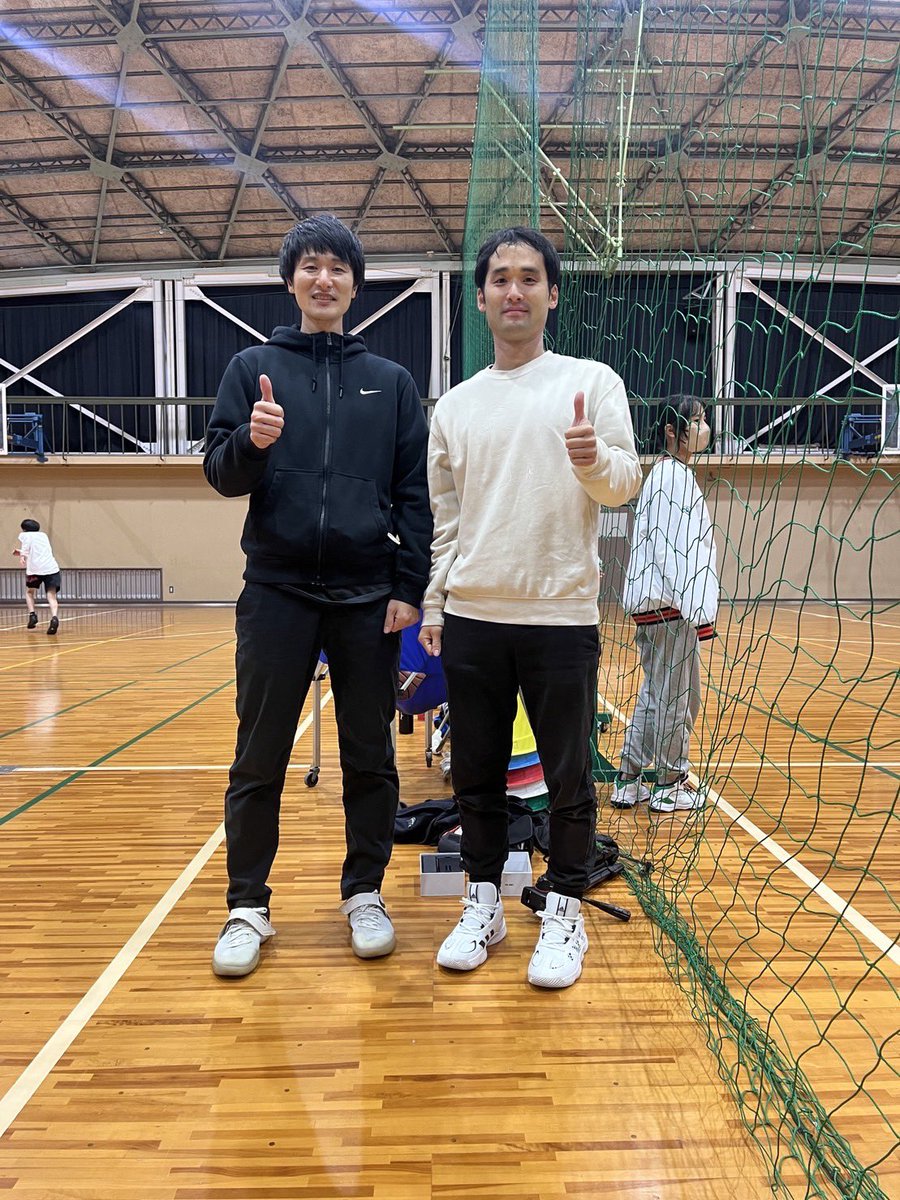 nbanotdankudake's tweet photo. 大和籠球@滋賀

・お辞儀の秘密
・相手を誘導するディフェンス
・バックカット×ダブルパンチ

なぜ学生たちが主体的に礼をしたくなるのか。それは禮（礼）のパワーを身体で体験したから。動画で何百回見ても伝わらない、実体験が全て。
素直で元氣な高校生たち、@Basket_IQ さんありがとうございます！ https://t.co/cmCJQi5qb4