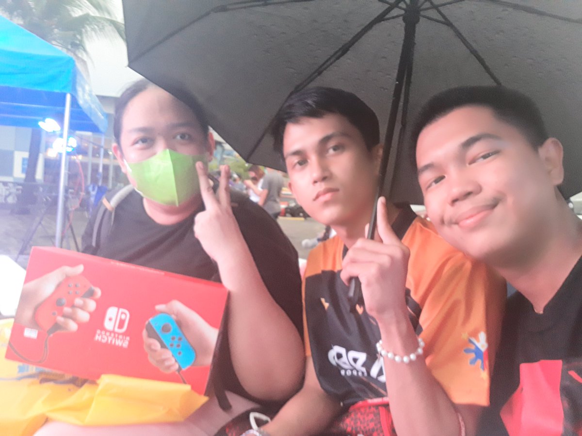 tlstjs03's tweet photo. Asdfausyiwnw grabe nanalo pa ako ng Nintendo Switch sa #CodashopGlobalSeries @Codashop_ph !!! Nakakaloka! Nag enjoy na ako sa crowd at tourna nila, nanalo pa nga. Thank you #CodashopGlobalSeriesPoweredbyGlobe #CSG21 and sa mga lodiii @rockhartgg @casterchantelle @manjeanfaldas https://t.co/kh4tD9jg8x