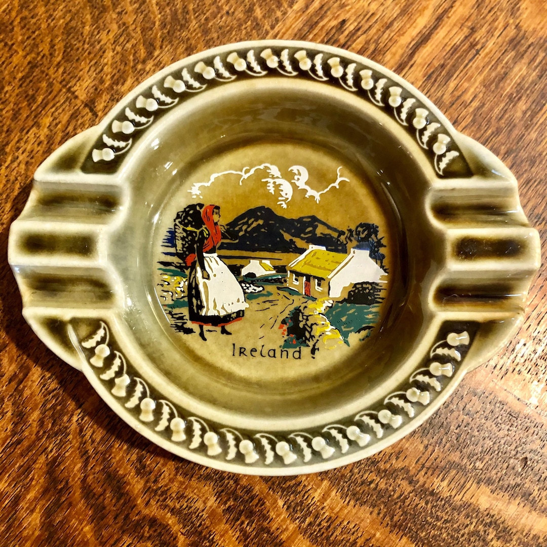 Wade Ireland #Vintage Ashtray #Irish Pottery Ceramics 1960's Village Scene Decor Ring Dish Mid Century buff.ly/3W7t2hV #Etsyshop #ringdish