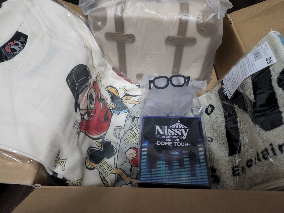 Tsunayan_aaa's tweet photo. Nissyのグッズ届いたー！！
来年のライブ楽しみだわー
追加で買いたいものは現地だなぁ https://t.co/bun3GUwqGa