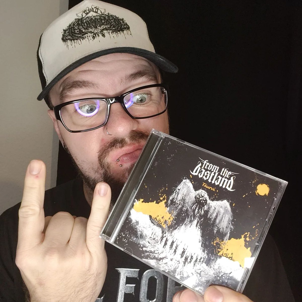 SinaWinter's tweet photo. 🔸 Video review of our latest album "Taurvi" on @die_fette "Die Fette Krokette" youtube channel! (In German 🇩🇪) https://t.co/wq2OH1BioD 🍻🤘
#fromthevastland #sinawinter #blackmetal #Norway #Germany #Review #YouTube https://t.co/plmhLMWypk