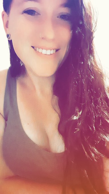 😏😏😘😘 https://t.co/mLXT4Eyd0e