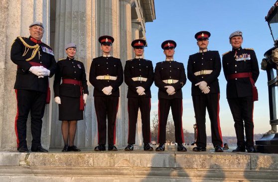 neilsexton659's tweet photo. It was a pleasure to welcome the @ArmyAirCorps’ newest officers to our Army Aviation family yesterday. Congratulations on your King’s Commissions, 2Lts Michael Walsh, Jamie Rogerson, Gus Groves and James Shields and best wishes for exciting years ahead. #ServeToLead #AboveTheBest https://t.co/DRnzxFMcAC