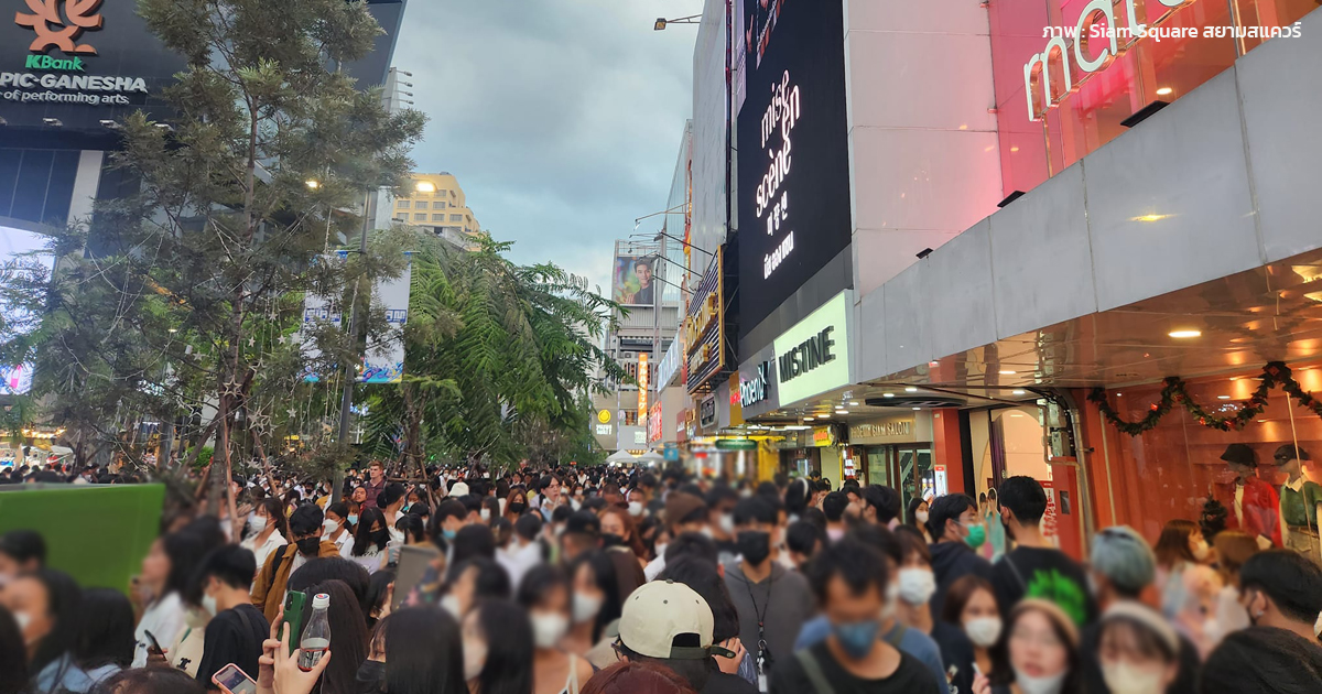 fm91trafficpro's tweet photo. บรรยากาศ #Siammusicfest2022 ตอนนี้แน่นไปด้วยวัยรุ่นสยามทุกพื้นที่
เวลา 18.00 น. 17 ธ.ค. 65 
ภาพ : Siam Square สยามสแควร์ https://t.co/9c8IHraQxM