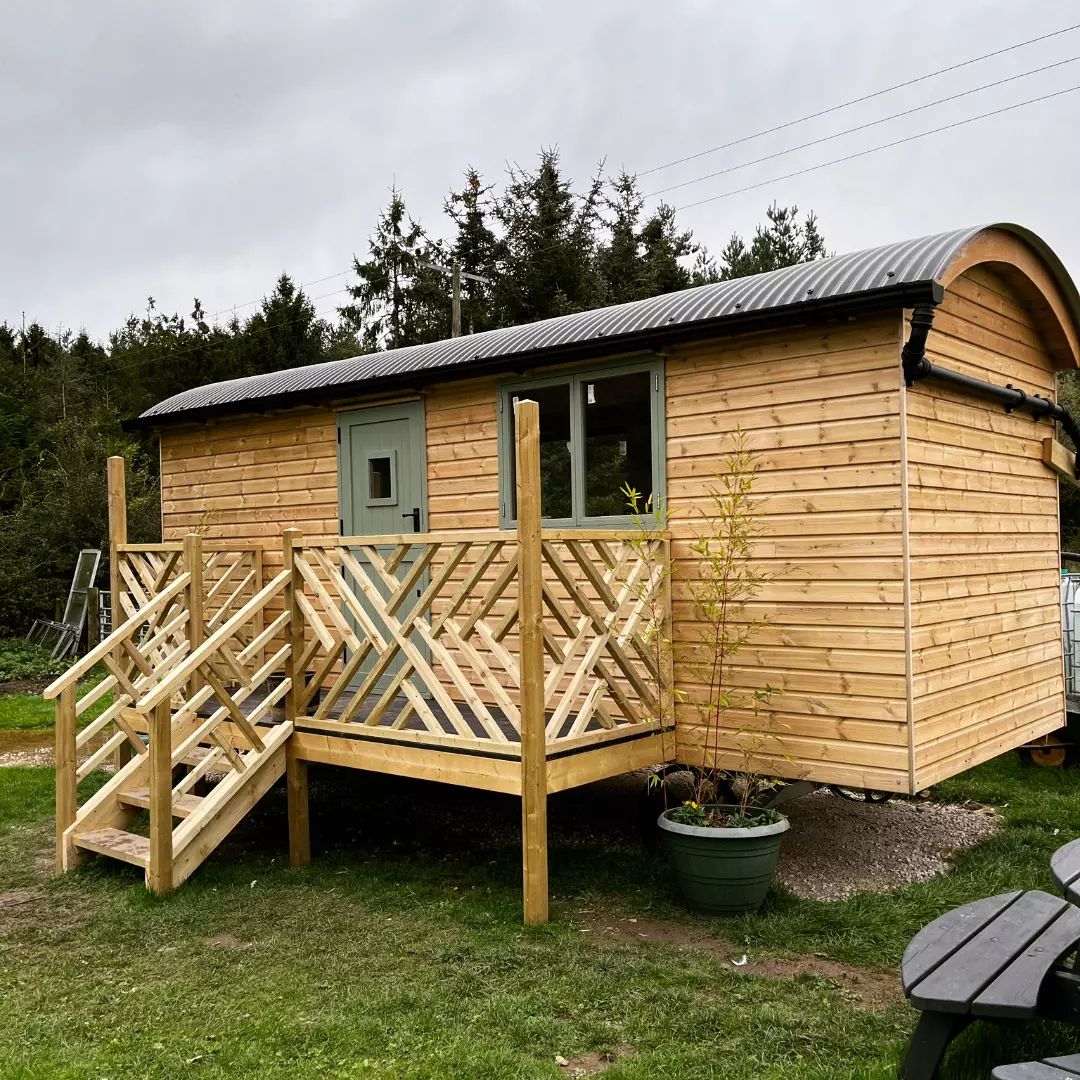 HarrogateHuts's tweet photo. Happy Saturday folks! 
Here's a shout out to some of our favourite Harrogate Huts!
Check out our customer stories here for more info: https://t.co/Mu1zNCyVQu
#madeinyorkshire #ukmanufacturing  #shepherdshuts #glamping #gardenroom #diyproject #madeinyorkshire https://t.co/jYtoT6lgEI