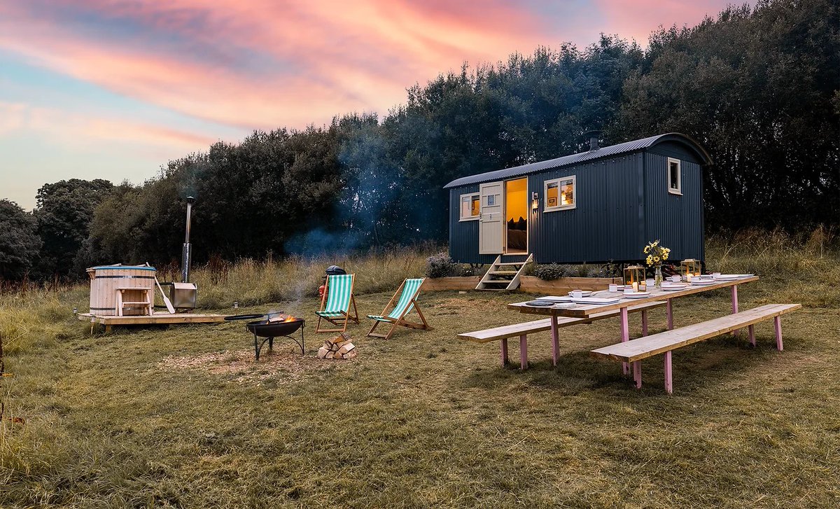 HarrogateHuts's tweet photo. Happy Saturday folks! 
Here's a shout out to some of our favourite Harrogate Huts!
Check out our customer stories here for more info: https://t.co/Mu1zNCyVQu
#madeinyorkshire #ukmanufacturing  #shepherdshuts #glamping #gardenroom #diyproject #madeinyorkshire https://t.co/jYtoT6lgEI