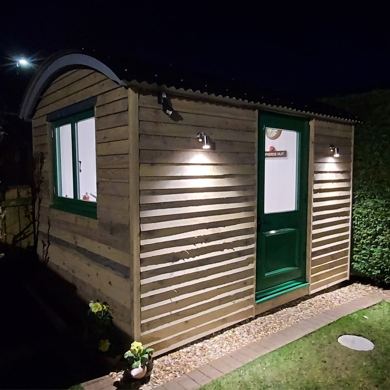 Happy Saturday folks! 
Here's a shout out to some of our favourite Harrogate Huts!
Check out our customer stories here for more info: harrogatehuts.com/category/harro…
#madeinyorkshire #ukmanufacturing  #shepherdshuts #glamping #gardenroom #diyproject #madeinyorkshire