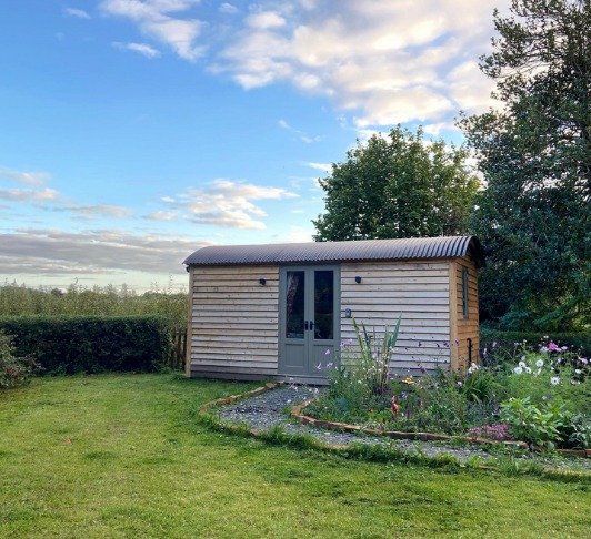HarrogateHuts's tweet photo. Happy Saturday folks! 
Here's a shout out to some of our favourite Harrogate Huts!
Check out our customer stories here for more info: https://t.co/Mu1zNCyVQu
#madeinyorkshire #ukmanufacturing  #shepherdshuts #glamping #gardenroom #diyproject #madeinyorkshire https://t.co/jYtoT6lgEI