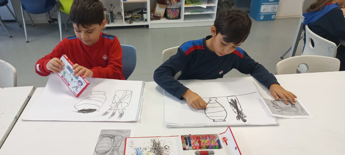 Rize_BK's tweet photo. Görsel Sanatlar dersimizde deseni oluşturan temel ilkelere değindik. Geometrik obje  çizimlerini lekesel üslup ile açık-orta-koyu olarak tonladık.🎨✏️🖌️

@dagozlem @Savas_BOYAR @azizsonkaya @GokcemTaser @Rize_BK https://t.co/OgICUsybiP
