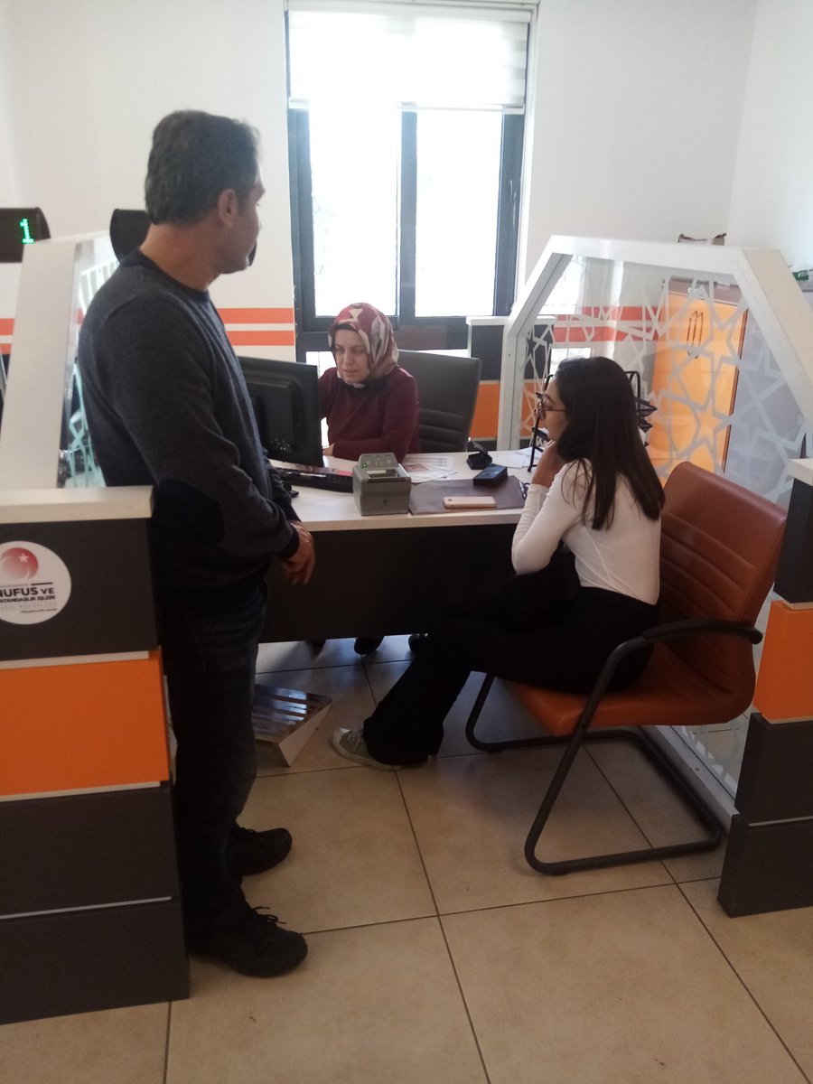 PayasNufus's tweet photo. Payas İlçe Nüfus Müdürlüğümüzde cumartesi mesaisinden nüfus teşkilatı olarak özveriyle çalışmaya #hayatınızınheranında devam ediyoruz @suleymansoylu @sefikaygol @nazmicicekk https://t.co/v45XzY6ZHq