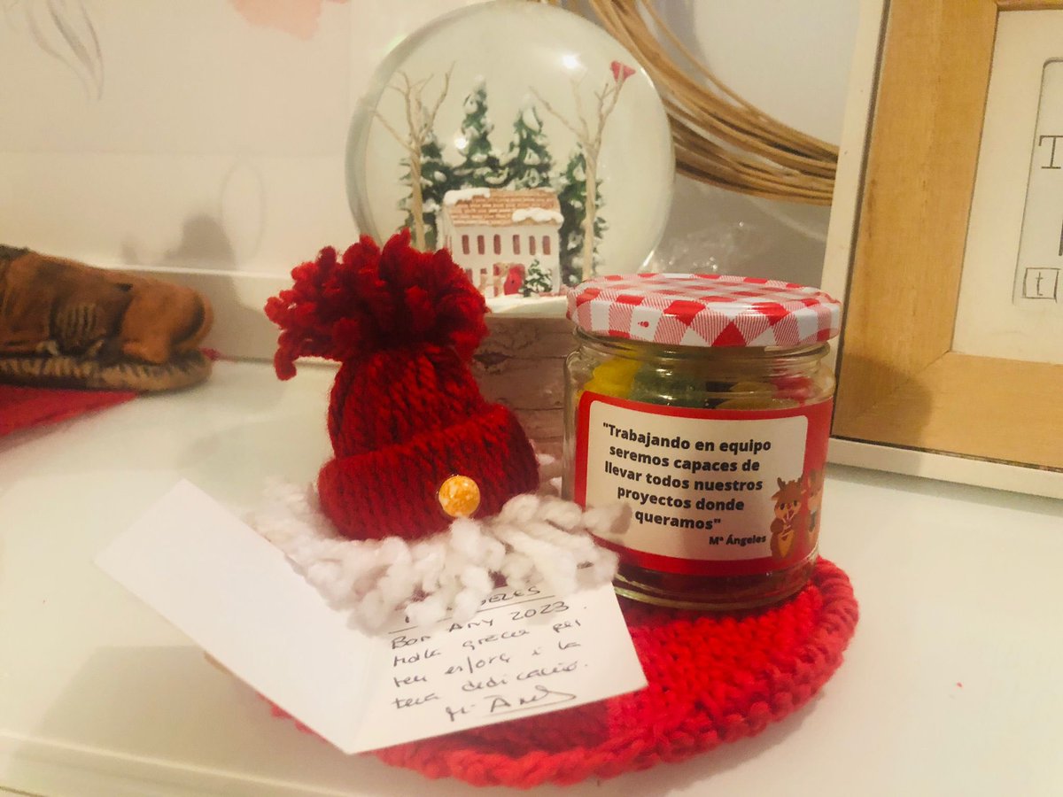 La meva companya <a href="/SendraAngels/">M Angels Sendra</a> i jo <a href="/AngelesGM_19/">Angeles G.Monge</a> #VullAgrair a l’equip de l’àrea de gestió de professionals d’Infermeria de <a href="/HospitalSantPau/">Sant Pau - Campus Salut Barcelona</a>, l’esforç i la dedicació que poseu en el dia a dia, encara que algunes vegades no sigui reconegut! #OrgullSantPau <a href="/InfermeriaSPau/">Direcció Infermera Hospital de Sant Pau</a>