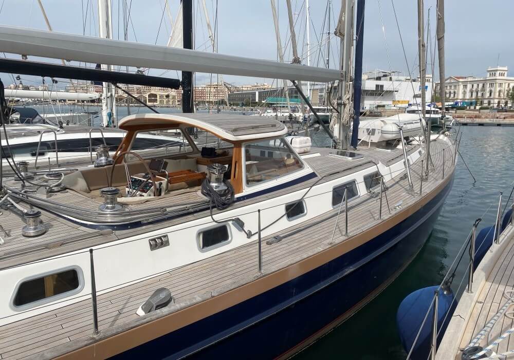 𝗛𝗔𝗟𝗟𝗕𝗘𝗥𝗚 𝗥𝗔𝗦𝗦𝗬 𝟲𝟮  ·  𝗥𝗘𝗗𝗨𝗖𝗘𝗗 𝗜𝗡 𝗣𝗥𝗜𝗖𝗘
With NEW teak decks.  A high quality offshore cruising yacht. Now significantly reduced in price! Curious? Then contact us for more info. #hallbergrassy #hallbergrassy62 #yachtforsale #yacht #yachting