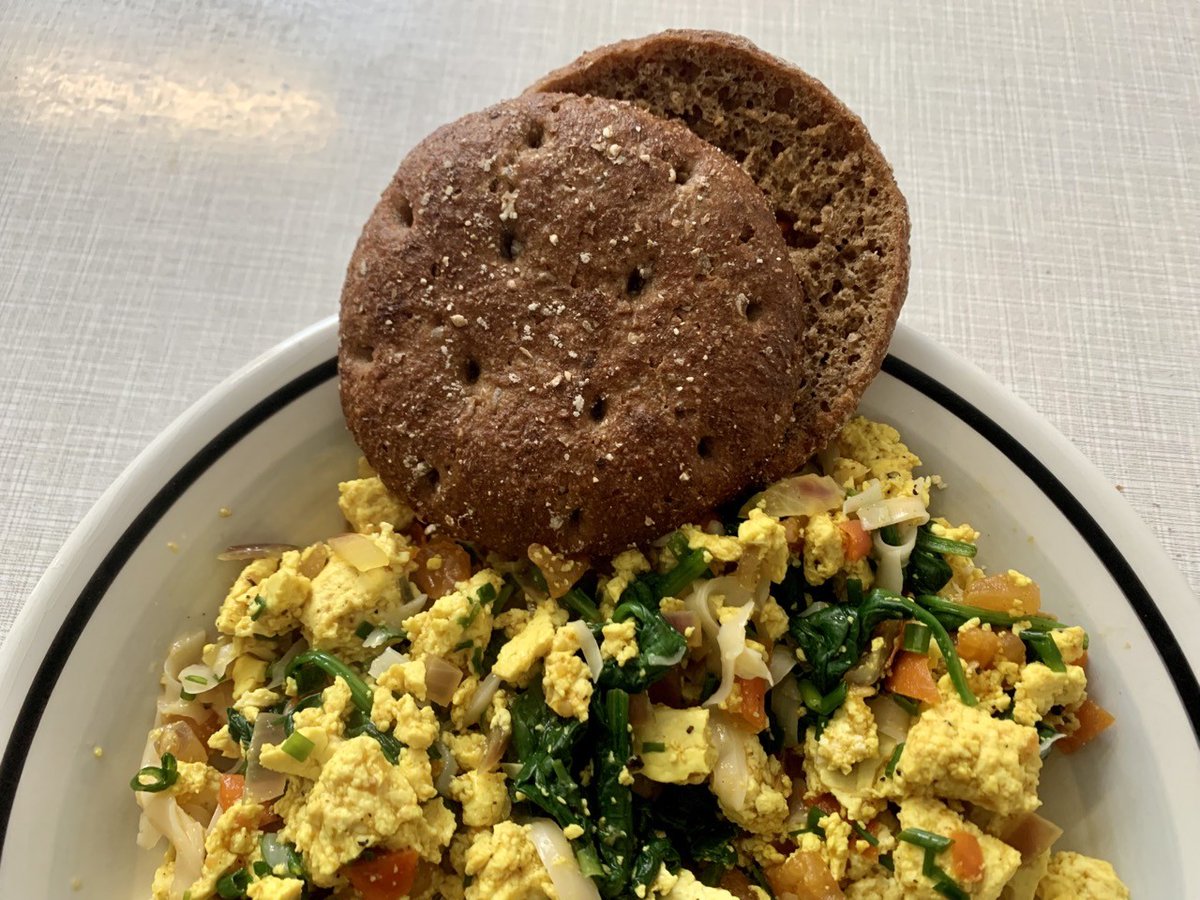 sonjabohne's tweet photo. CW: Food / Essen

Vielleicht habe ich gerade einen ganzen Block Tofu gegessen 🤷🏻‍♀️ https://t.co/qEDHUBEpuj