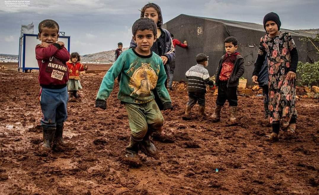 أما المصور فسيربح جائزة أفضل مصور
وأما  المنظمة  فسوف يرتفع رصيدها
وأما أنتم ياصغار فأمامكم الكثير من
المتسلقين الامارحم الله