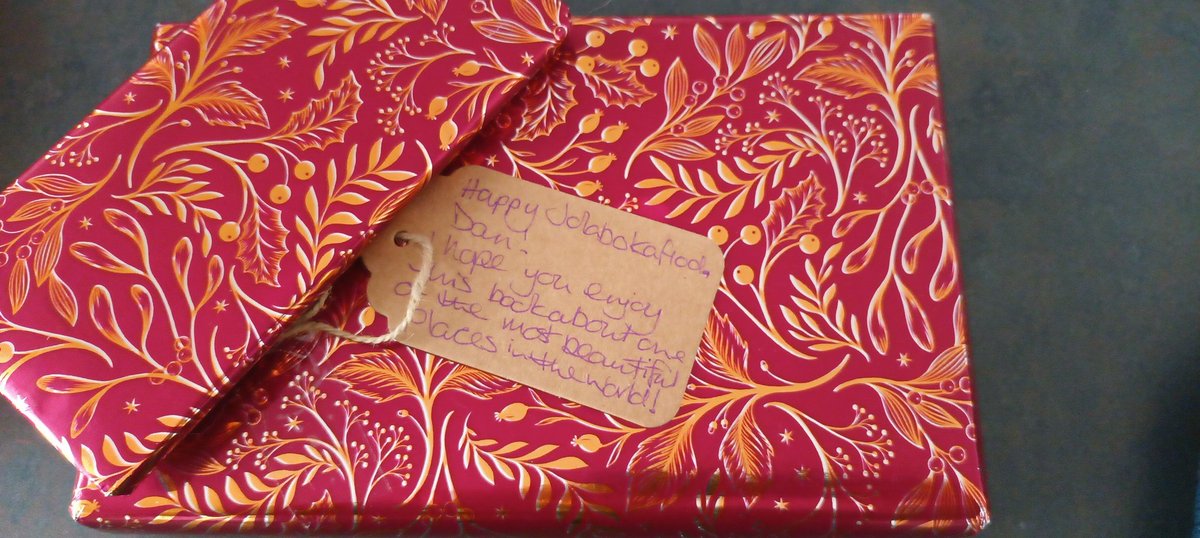 DanHoldenUK's tweet photo. Lovely to receive #SomethinkInThePost from the @CommsUnplugged community for #Jolabokaflod https://t.co/dm4v6R24sM