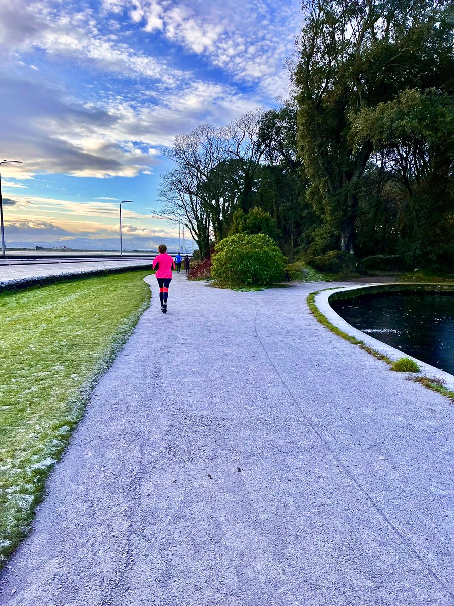 A gorgeous crispy morning at <a href="/stannesparkrun/">St.Anne's parkrun</a> ❄️ 🏃🏻‍♀️ Croissants from the French patisserie at the finish line 👌🏻
