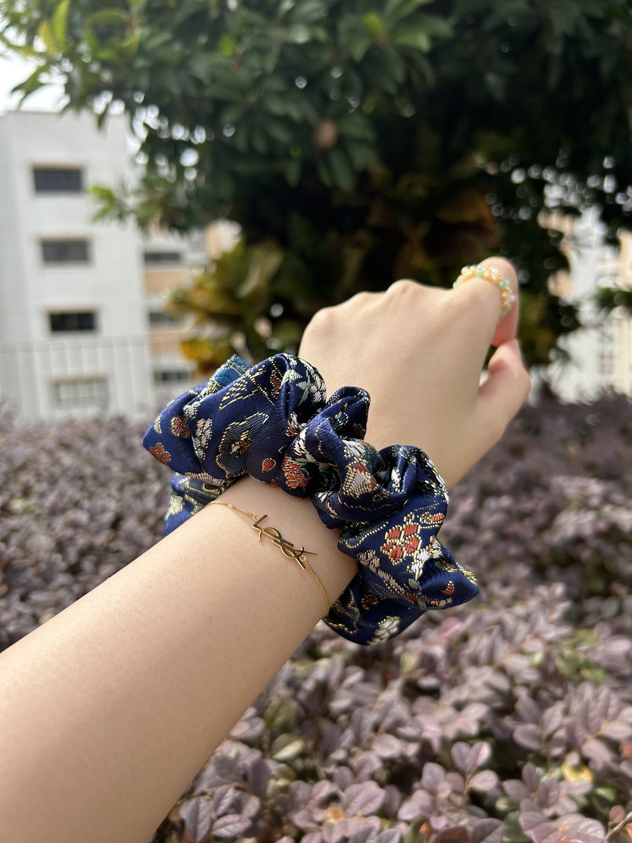 oriental brocade scrunchies, perfect for the lunar new year 
thescrunchycorner.bigcartel.com
etsy: thescrunchycorner 🤍