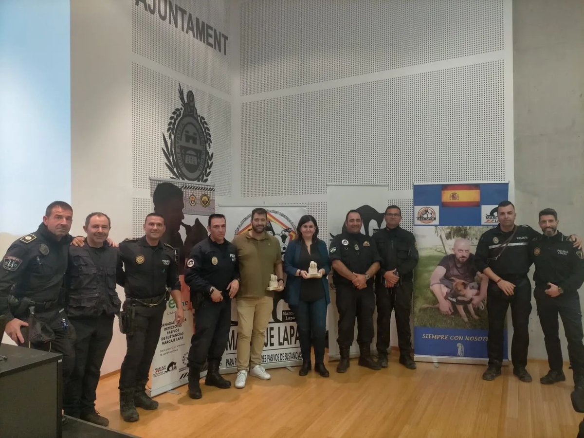 Unijepol_CV's tweet photo. @Unijepol es entidad colaboradora y estuvo presente, ya que @shaila_vg (secretaría de Relaciones Institucionales CV) y Toni Vadillo (secretario nacional de #ProtecciónAnimal y #UCANs) les acompañaron en la jornada del martes y realizaron sendas formaciones #ProtecciónAnimal https://t.co/CqEWGBI8ZW