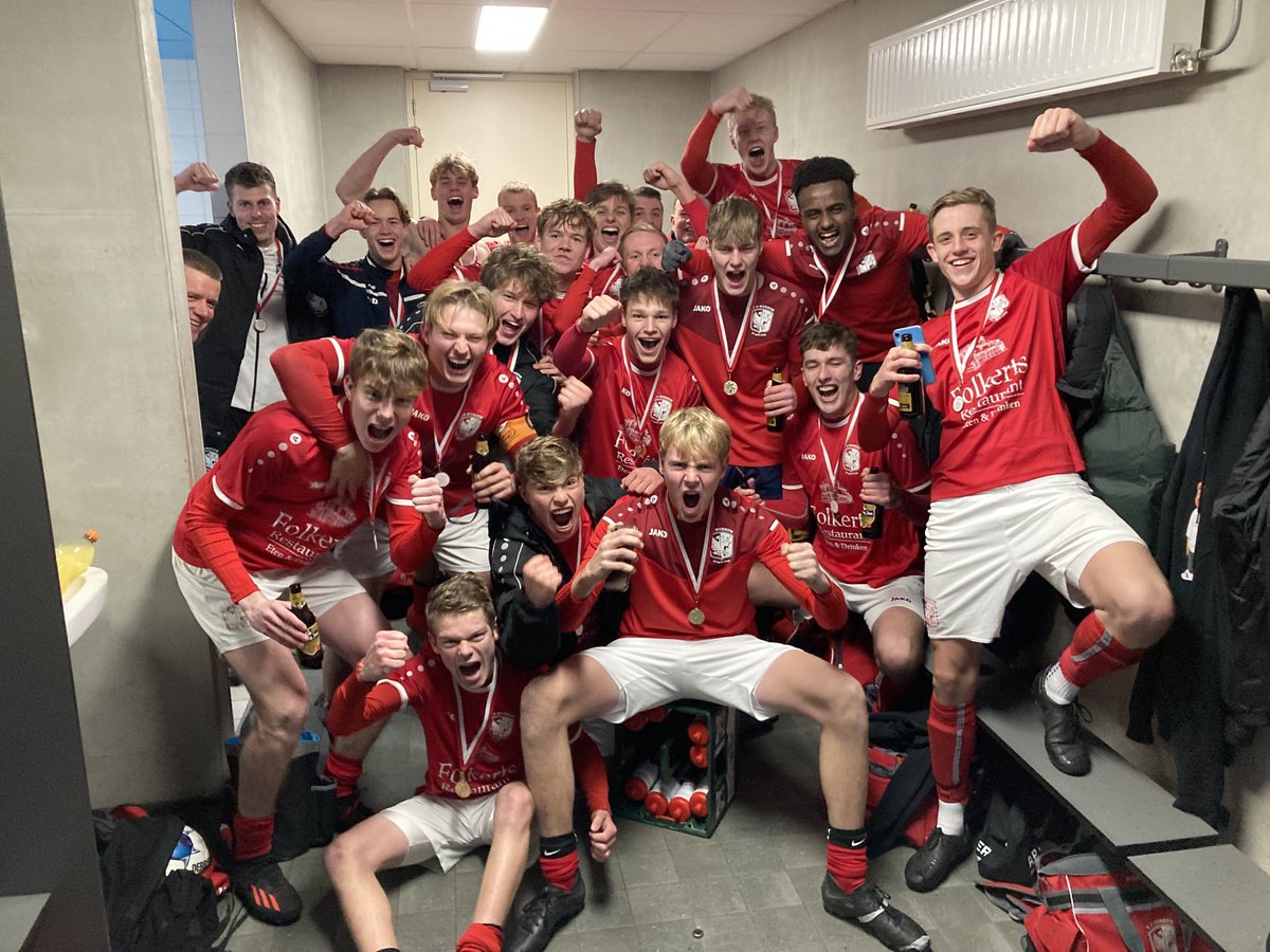 KAMPIOENEN!!!! Workum JO19-1 gaat naar Divisie 4! Dit is een mooi stel hoor!