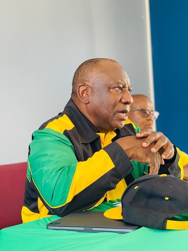 joy_zelda's tweet photo. WHO ARE YOU VOTING FOR

Retweet For Zweli Mkhize 
Like for Cyril Ramaphosa 
Pule Mabe Oscar Mabuyane Top 6 #ANCNationalConference #ANCNC55 #ANC55 Gwede Mantashe https://t.co/bOPkDYrM5k