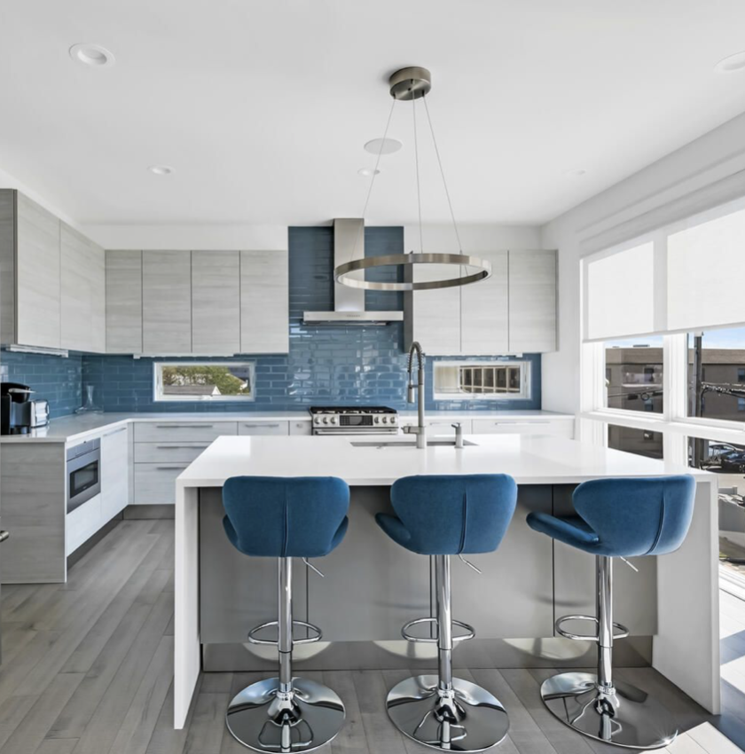 BGS1931's tweet photo. Check out this bright + modern kitchen located in Monmouth county, NJ!
#bgsstrong #bgsbuilt #njbuilders #LetThereBeLight #BuildingNJ #NewJersey #HomeDesign #InteriorDesign #TheView #BGSBuilt #BuildersGeneral #BGSstrong #AndersonWindows #SlidingDoors https://t.co/LI89OpuH1I