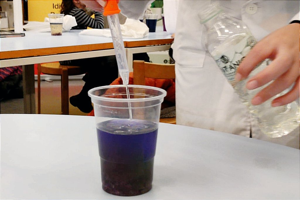 bibliotequesgr's tweet photo. Today test PH using cabbage! 🧪🍊
#MagicScience #Inorbis #BibliotecaCanPedrals
@GRN_cultura @bibliotequesXBM https://t.co/MtEawMNXvx