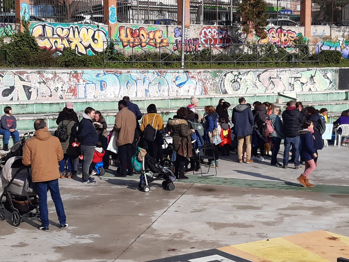cabalgataHTZ's tweet photo. Al final la lluvia ha respetado. A tope con las actividades en esta fiesta del Clara Eugenia , calentando motores para la cabalgata https://t.co/3iGtf6MKMw