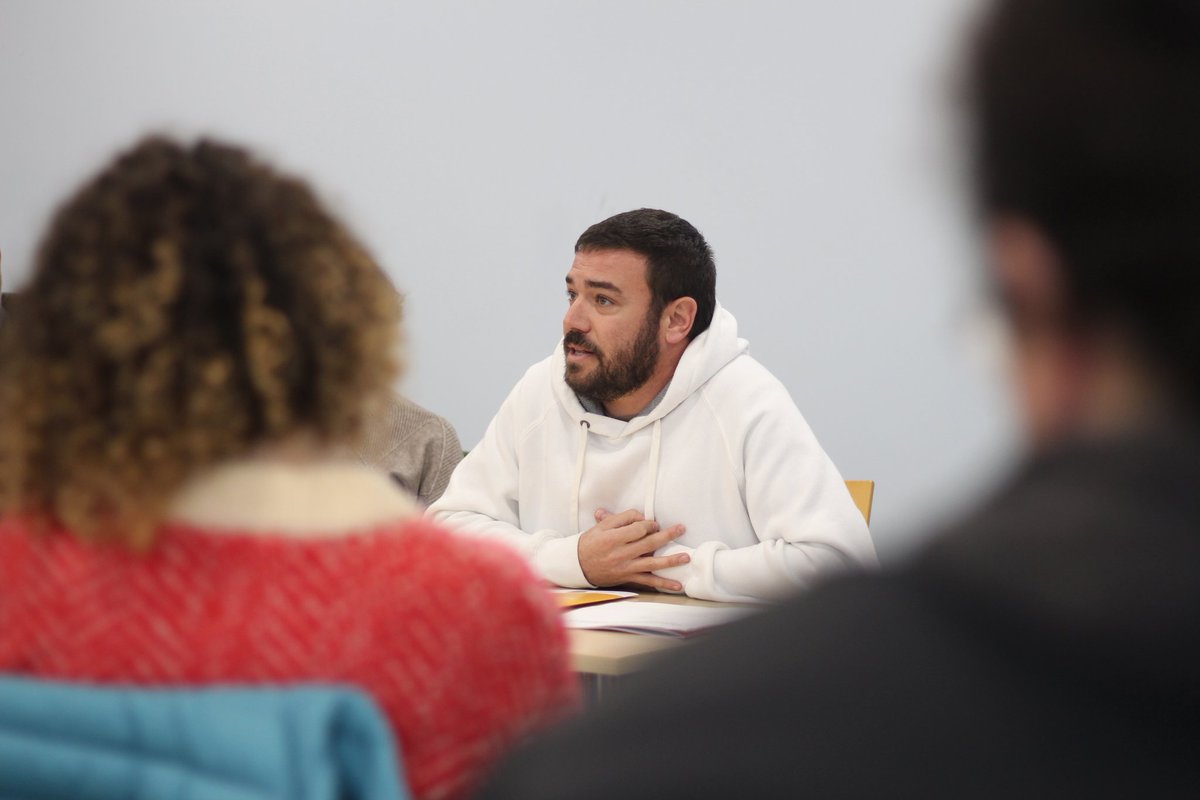 Avui hem presentat un recull de propostes per fer front a la pujada del preu de la llum des del món local 💡

Gràcies a <a href="/PlrCastillejo/">Pilar Castillejo</a> i <a href="/MarcNanuve/">Marc Verneda Urbano</a> per presentar-lo, i a en Josep Subirana per compartir la feina de l'<a href="/Amep_Cat/">Amep_cat</a> 👏

Contacta'ns per fer-te arribar les propostes! 📩