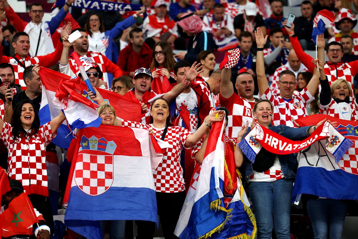 HNS_CFF's tweet photo. Ready! 🟥⬜️ #CROMAR 

#FIFAWorldCup #Qatar2022 #Family #Vatreni❤️‍🔥 https://t.co/GhGqVOVVRN