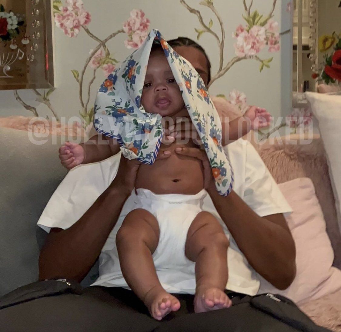 Rihanna finally shared pictures of her baby! 🤍