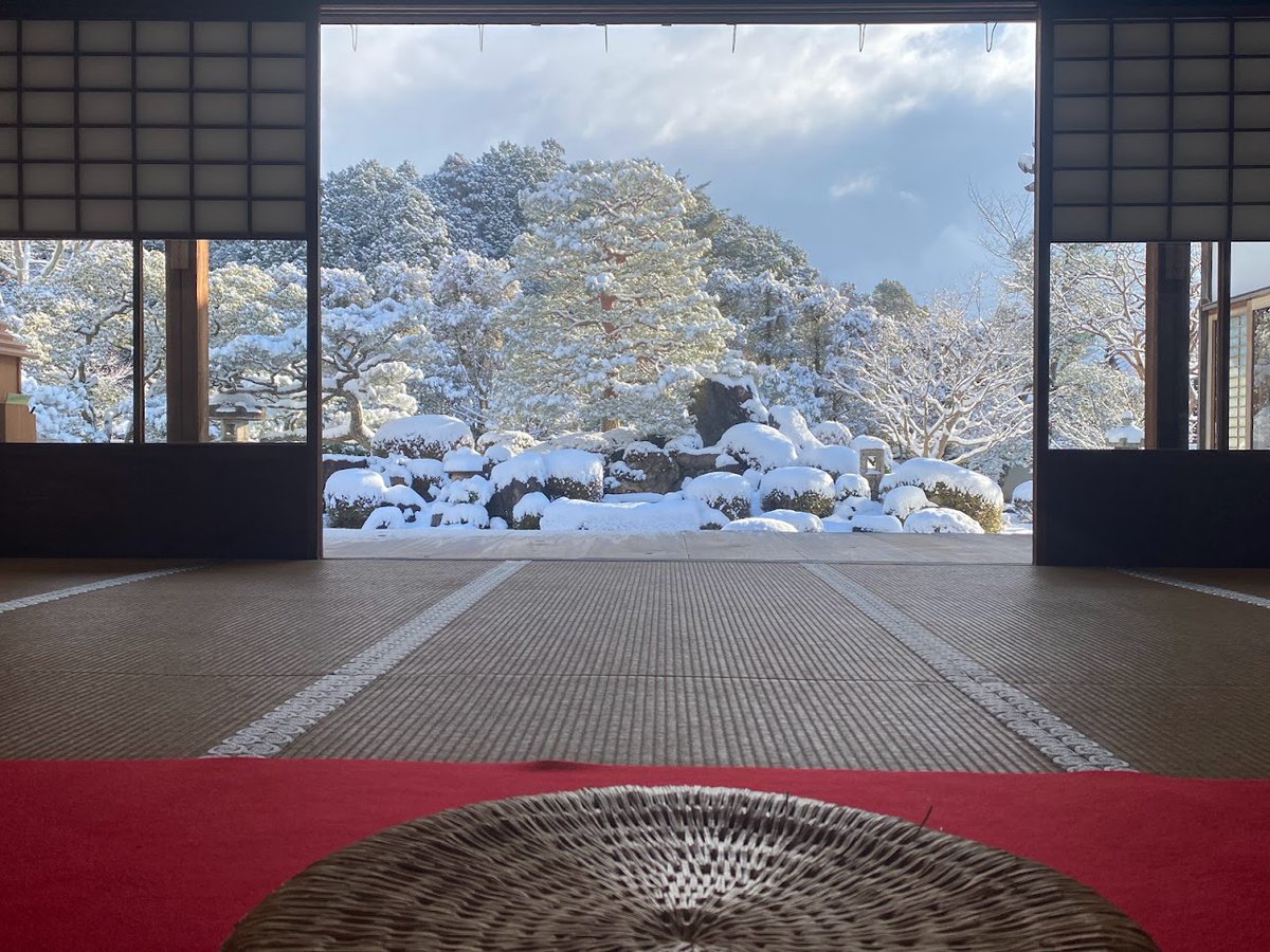 12月21日(水) 20時より、BS朝日で放送の「京都ぶらり歴史探訪2時間スペシャル　絶景！都の秋冬物語」にて妙満寺が登場します。檀れいさんが、年末年始に訪れたい「冬ならではの京都の名所」の一つとして、当山を訪れてくださいました。高精細な4K映像で、京都の秋冬の美しさをぜひご視聴下さい。