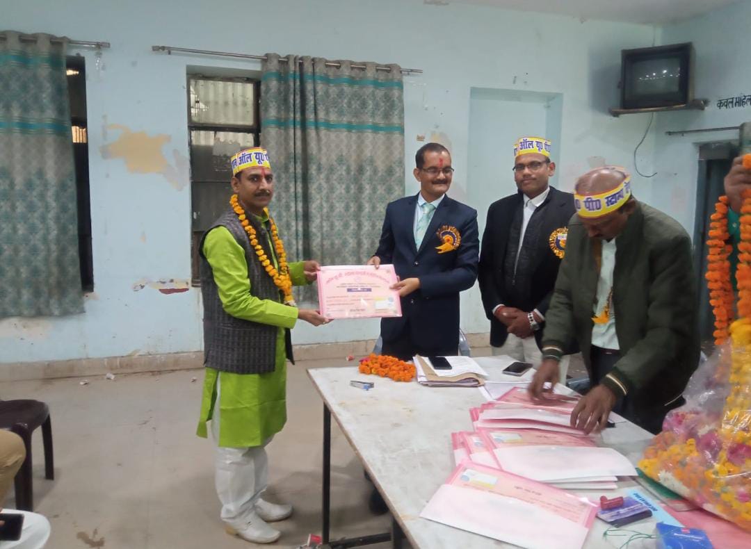 AmitKum995's tweet photo. #Fatehpur ऑल यूपी स्टांप वेंडर्स एसोसिएशन के त्रिवार्षिक निर्वाचन में अजय कुमार गुप्ता दोबारा निर्विरोध प्रदेश अध्यक्ष निर्वाचित
त्रिवार्षिक निर्वाचन 2023-2025 कोर्ट कंपाउंड कानपुर नगर में संपन्न हुआ है ।
@PMOIndia @CMOfficeUP #igrsup @goodgovernace @APUPandUK https://t.co/QYwNrI6HRU