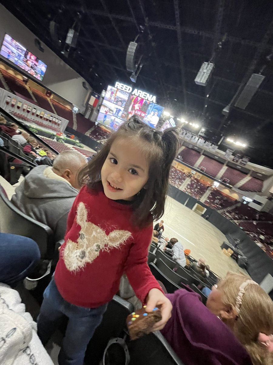 venturasara1's tweet photo. Congratulations Tia Suzette #tamugrad https://t.co/4Oo4BznO2O
