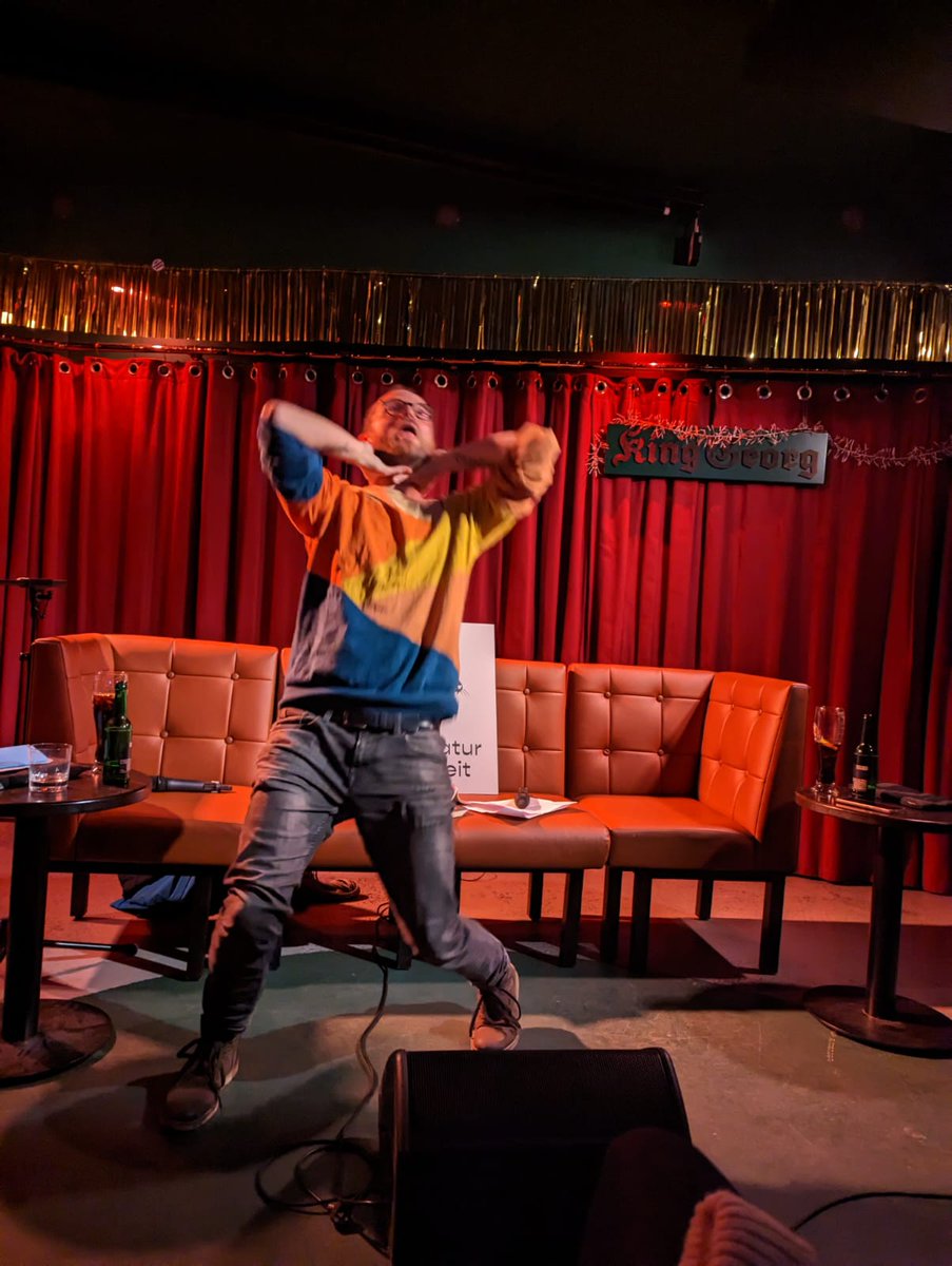 Köln! Lesung! Fabeln! Fantasy! Queerness! Pantomime! <a href="/LinusVolkmann/">Linus Volkmann</a> streute Glanz! Danke!