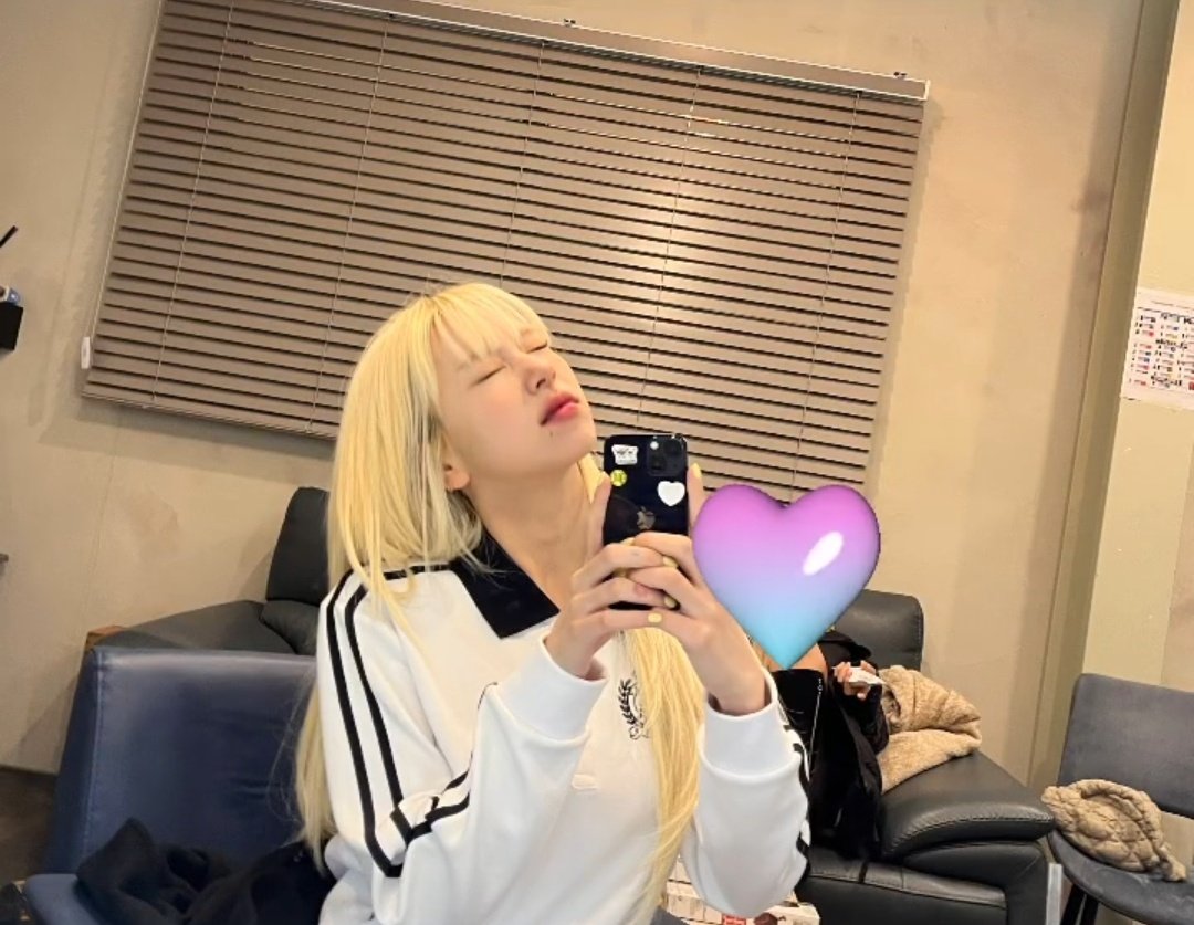 magicseulgi's tweet image. chaeyoung:😣