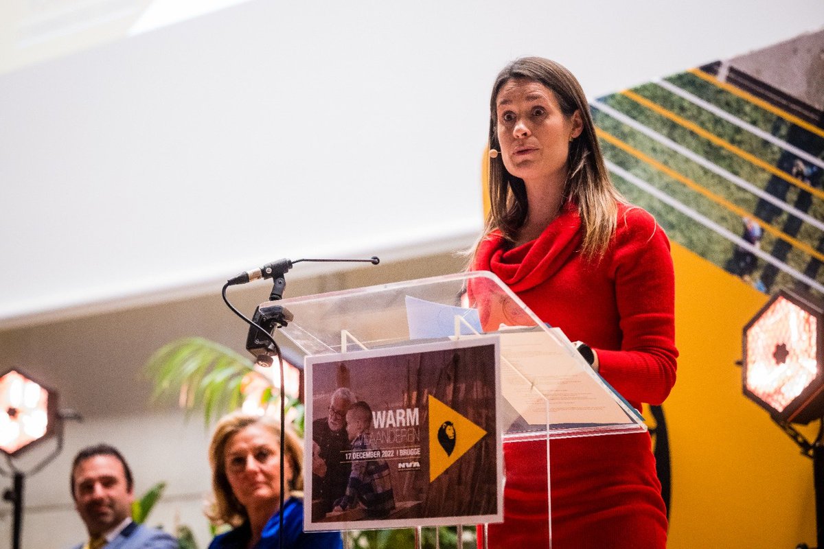 N-VA (@de_nva) on Twitter photo 'We moeten stoppen met het onderwijs te beschouwen als de outsourcing van de opvoeding van onze kinderen. We verwachten te vaak dat de school of de overheid het oplossen. Laten we af en toe eens naar onszelf kijken. Ouderlijke verantwoordelijkheid.'
<a href="/VreeseMaaike/">Maaike De Vreese</a> #WarmVlaanderen 'We moeten stoppen met het onderwijs te beschouwen als de outsourcing van de opvoeding van onze kinderen. We verwachten te vaak dat de school of de overheid het oplossen. Laten we af en toe eens naar onszelf kijken. Ouderlijke verantwoordelijkheid.'
<a href="/VreeseMaaike/">Maaike De Vreese</a> #WarmVlaanderen