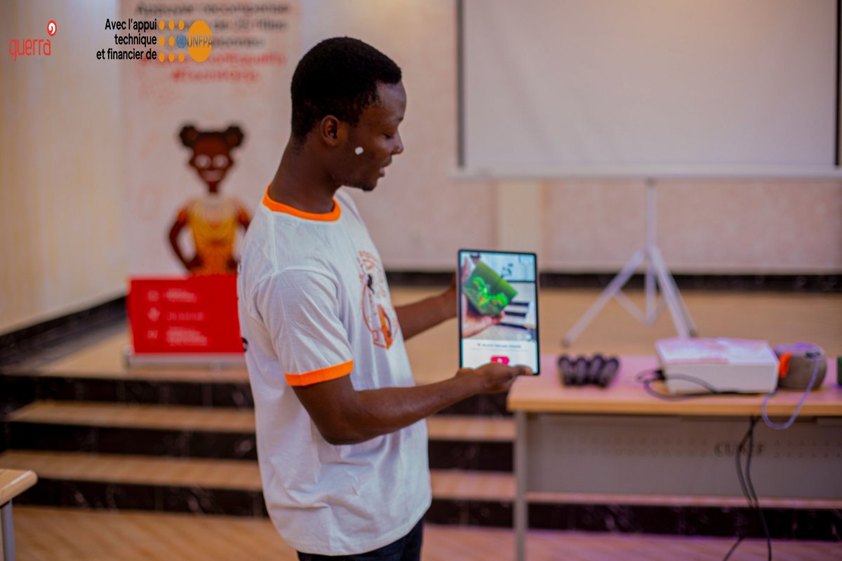 SaharaBaguiri's tweet photo. En attendant le récap vidéo du jour3, après la #programmation avec #Scratch et #Microbit, les filles découvrent le #Merge Cube et notre application #RA et #RV sur l'éducation sexuelle reproductive.
Cc @bjlaurenceau @SNiyonzima18
#SDG5 #DigitalSkills #YouthInnovation #Wasexo https://t.co/OP4RO4pviH