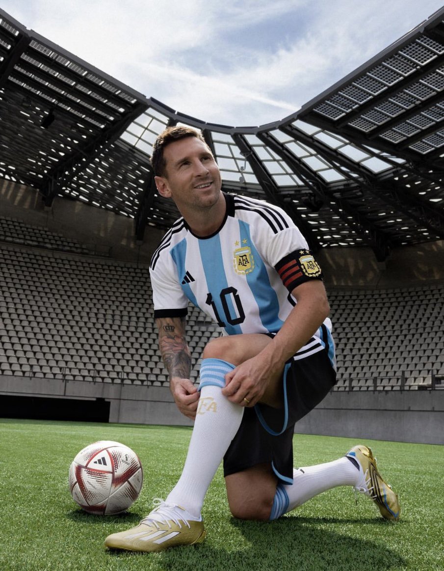 gita_mathew's tweet photo. Let’s Go Argentina !!! 🇦🇷🇦🇷🇦🇷
Leo Messi Estoy listo. Vamos, Argentina!!
#ImpossiblelsNothing
#FIFAWorldCup
#Finals
#GOAT𓃵
@LeoMessiMedia
@FIFAWorldCupQTR
@QatarWorldCup26
“I Am Ready… Let’s go Argentina ♥️🇦🇷💫 https://t.co/JtHYcmP37y