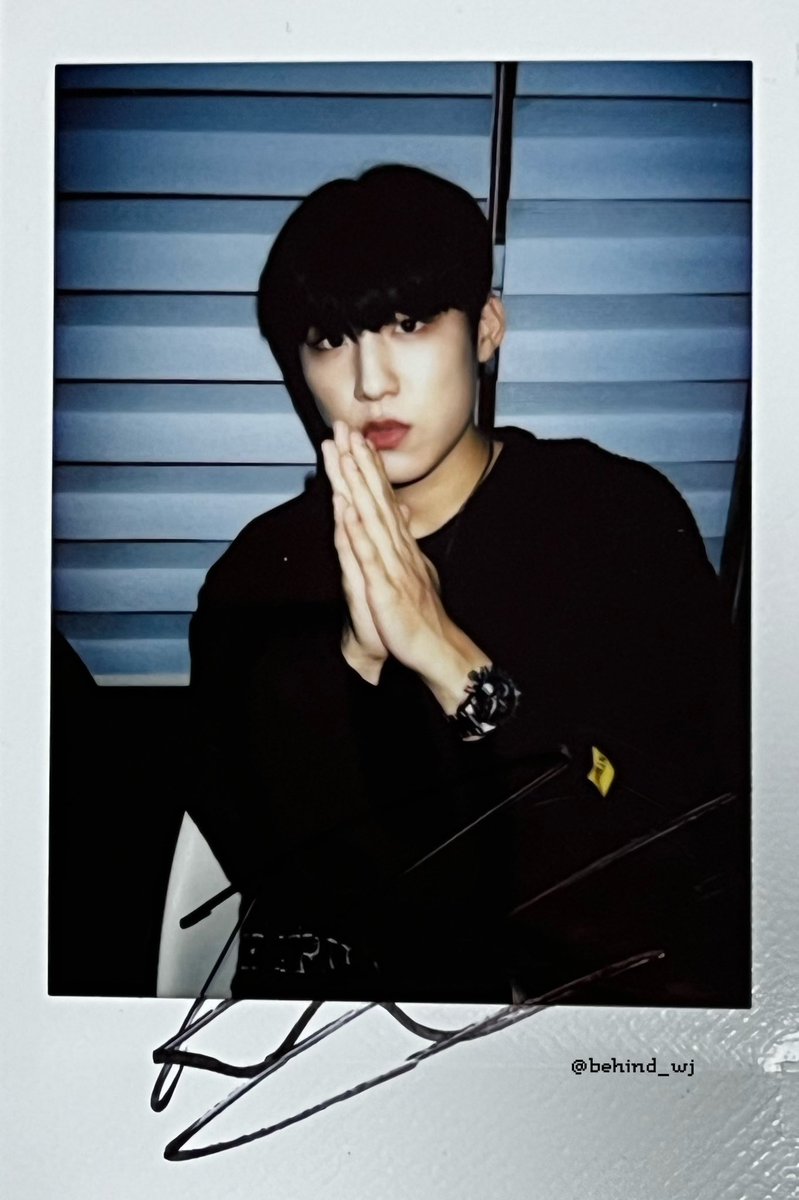 behind_wj's tweet photo. 연탄봉사 끝나고 럭드 이벵 해주셧는데
이 꽝순이에게 우진싸인폴라가 찾아옴ㅠㅠ
까맣고 따수운것이 영락엄는 연탄뽀이ㅠ

#박우진 #참새별봉사단 감사드려용🫶🏻 https://t.co/bh9VpKcdga