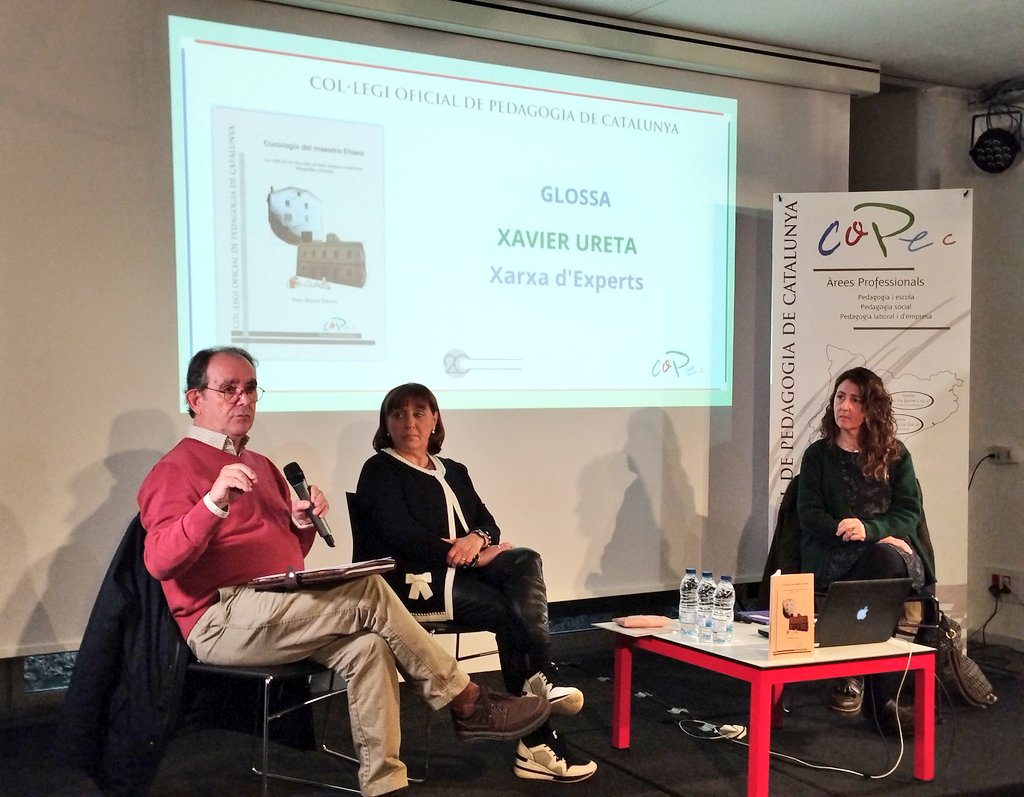 CopecPedagogs's tweet photo. Xavier Ureta (@xaviureta), membre de la xarxa d'experts del COPEC, fa la glossa de l'acte comentant que: "Aquest llibre ens ensenya moltes coses a través de la reflexió i les experiències viscudes del Mestre Eliseo".
#copec20anys https://t.co/5Oo89An4Z2