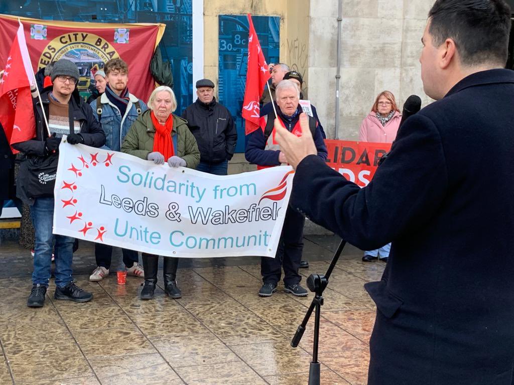 Great mix of activists out in Leeds this morning in support of #RMT members and picket line.  Speeches from #RMT John Stewart, Andy Young from #CWU and Dave Williams from #FBU.  Richard Burgon MP closed event with rousing speech. #UniteCommunity #RMT #CWU #FBU #LeedsTUC ✊🏼