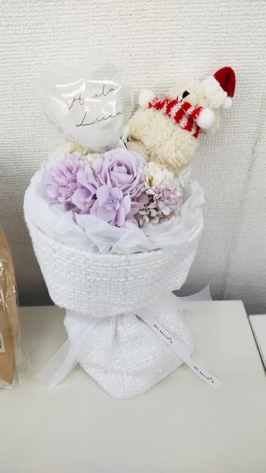 【#あらた六花 先生サイン会④】\本日開催/素敵なお花をいただきました!お送りいただいた皆様ありがとうございます 