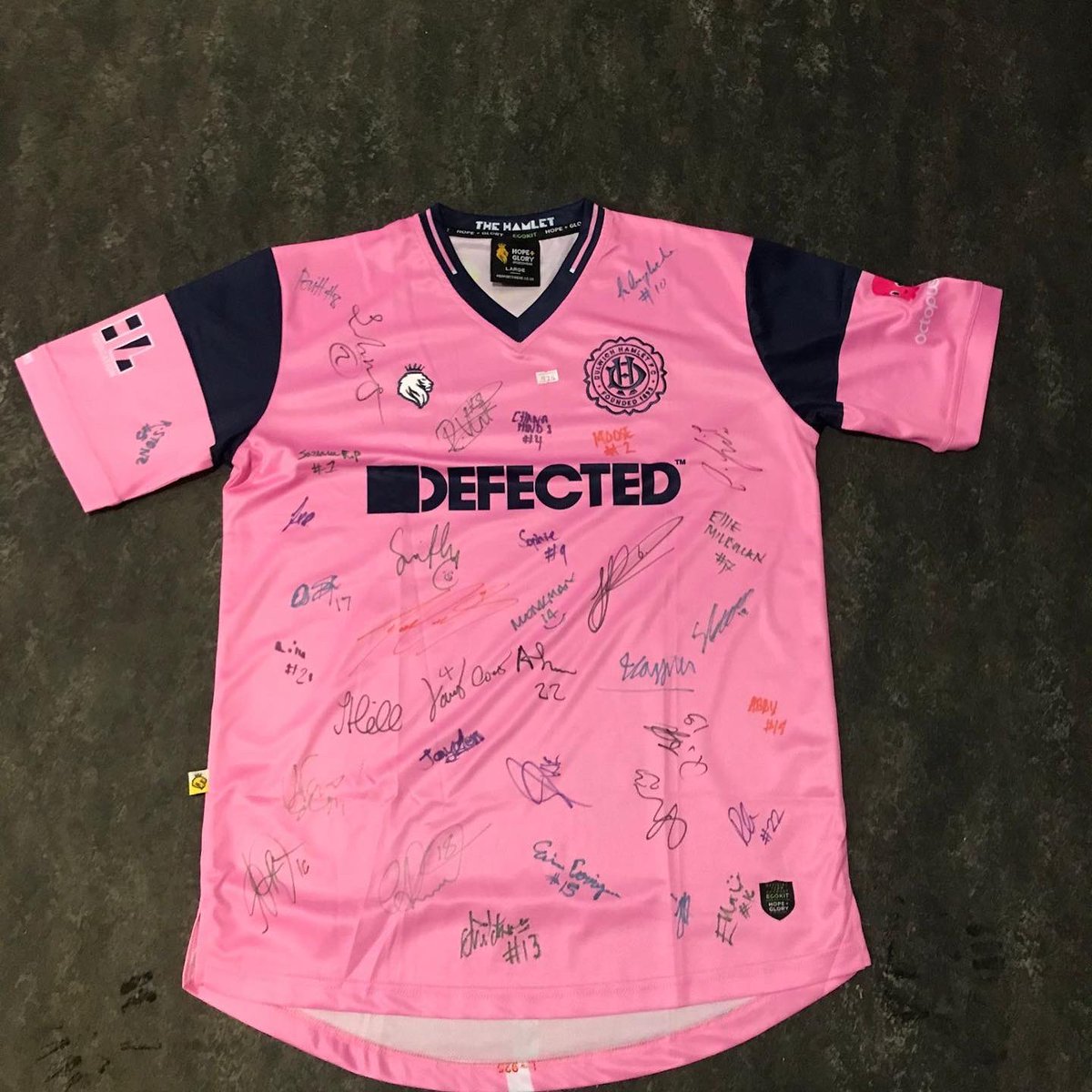 🥳🥳SUPPORTERS TRUST CHRISTMAS PARTY🥳🥳

No game today, but we still have the fabulous <a href="/dhstorg/">Dulwich Hamlet Supporters' Trust</a> Christmas Party tonight!!

4 DJs, a raffle, an auction, plenty of music and festive fun to be had, get yourself down here!

Just some of the prizes on offer below!

#DHFC 💖💙