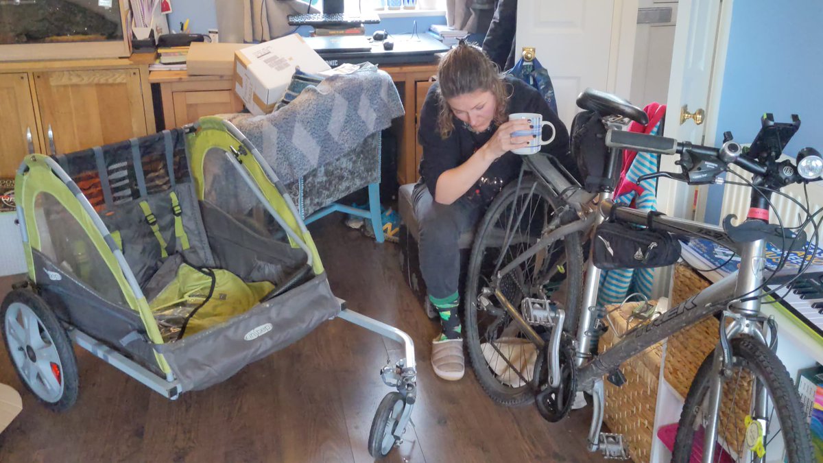 BikeSkateBox's tweet photo. Then a Christmas jumper, cuppa and tinkering with husbands bike to finally add the trailer! Don't plan to tow small stuff around but he is under the weight limit. Off to do my first trip in a moment-to the bottle bank!
#onelesscarjourney https://t.co/Y9bpvksVyR