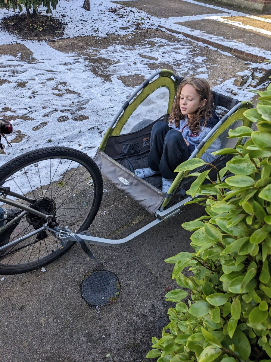 BikeSkateBox's tweet photo. Then a Christmas jumper, cuppa and tinkering with husbands bike to finally add the trailer! Don't plan to tow small stuff around but he is under the weight limit. Off to do my first trip in a moment-to the bottle bank!
#onelesscarjourney https://t.co/Y9bpvksVyR