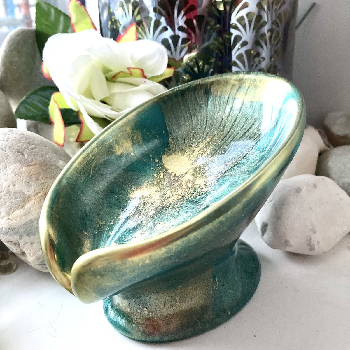 UdesignsM's tweet photo. Thank you, this resin soap dish, is now SOLD OUT but I will be making more, watch this space. https://t.co/Aqhicr6ZLn #onlinecraft #mhhsbd #resin #etsy https://t.co/8Zp2E4pgoJ