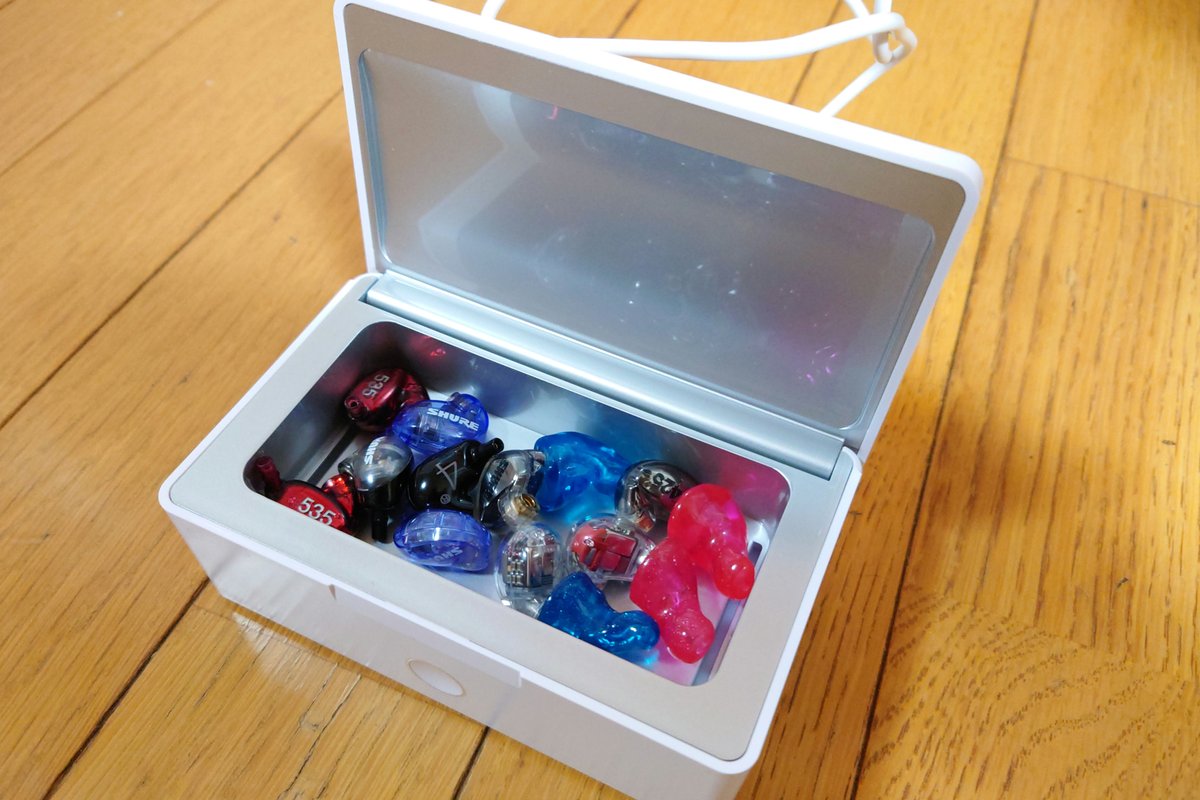 haruko_425's tweet photo. 【 イヤホンを乾燥 】
イヤホンは湿気に弱い。
定期的に乾燥させることでイヤホン達のモチベーションがあがり、よりいい音を鳴らしてくれる。
*写真は「 密 」の一例です笑
#SHURE #SE215SPE #SE425 #AONIC4 #SE846 #乾燥 #乾燥剤 #乾燥機 https://t.co/CEGNRw1l88