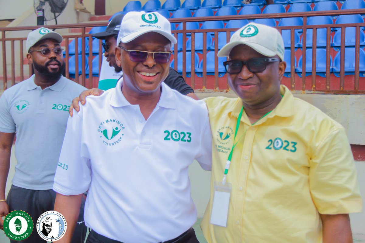 SeyiVolunteer's tweet photo. The ongoing free medical outreach was graced by the presence of different important personalities in Oyo State.

Some of which are: Prof. D.K Sangodoyin (Commissioner for Works), Dr. Debo Akande (Executive Director of OYSADA), Dr. Ladipo (Commissioner for Health)... https://t.co/qN9iaCgshJ